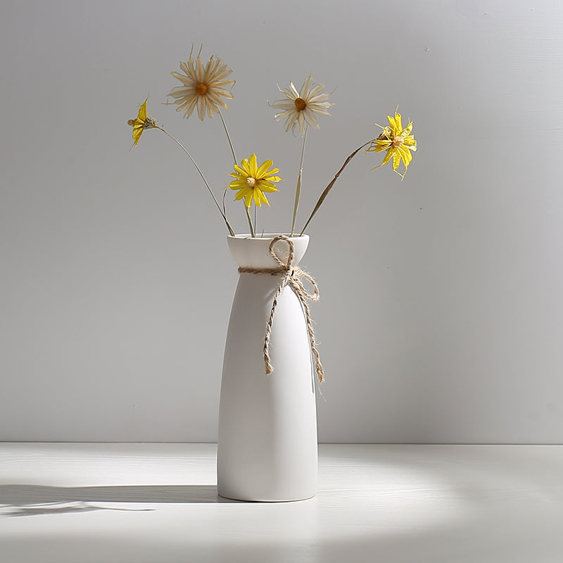 Fresh and Modern White Ceramic Vase for Home Decoration